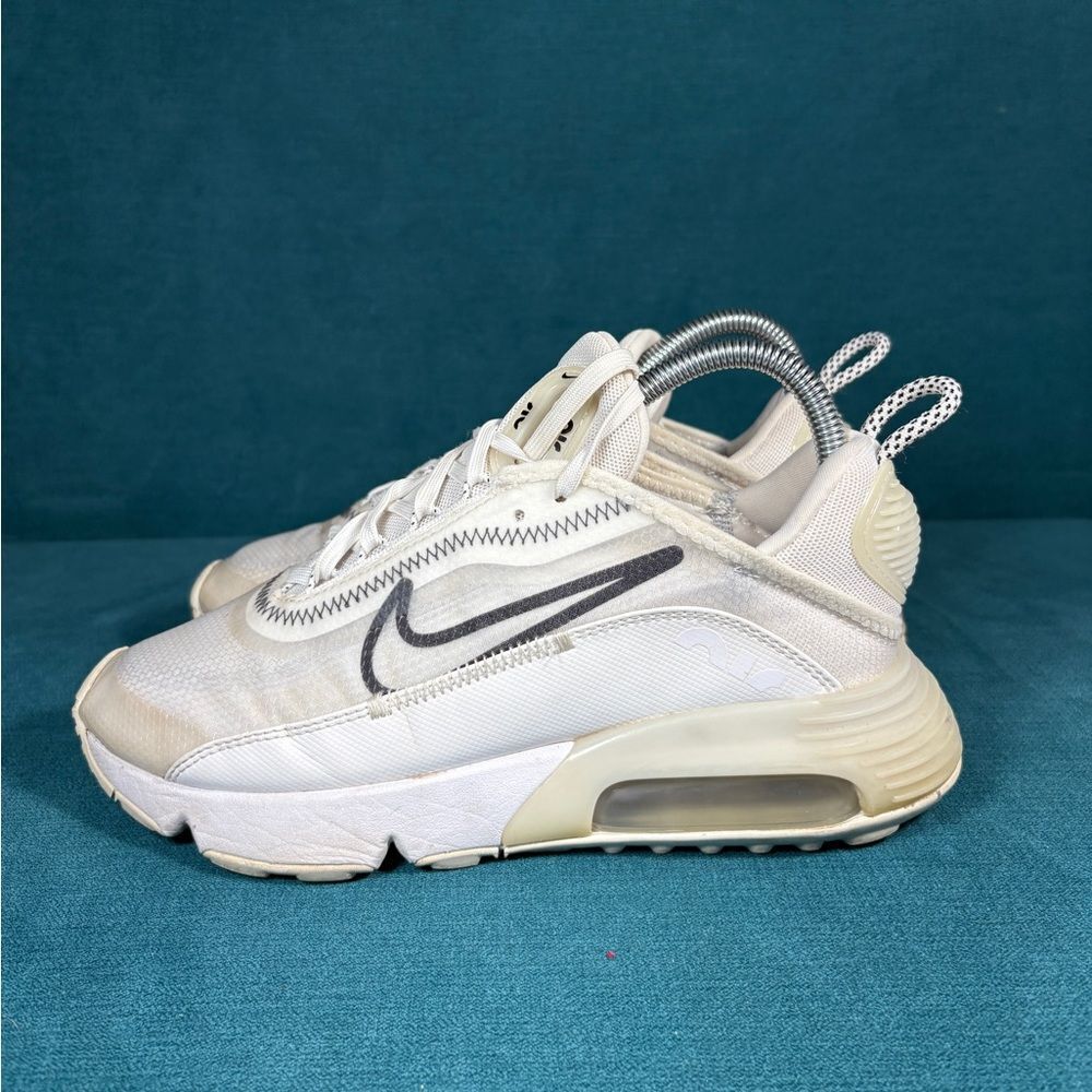 Nike Air Max 2090 White Shoes Women’s size 7